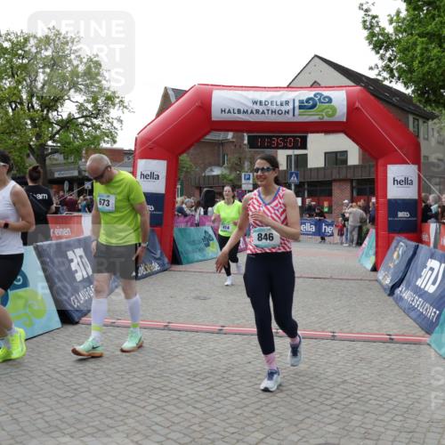 10.05.2026 - 8. Wedeler Halbmarathon Yannick Fuchs http://msf.ph/oto/9716186 10.05.2026 11:35:06 Ziel 414, 673, 814, 846, 847 meine-sportfotos.de