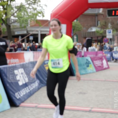 10.05.2026 - 8. Wedeler Halbmarathon Yannick Fuchs http://msf.ph/oto/9716190 10.05.2026 11:35:08 Ziel 414, 846, 847, 949, 2075 meine-sportfotos.de