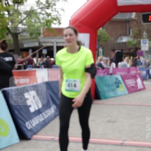 10.05.2026 - 8. Wedeler Halbmarathon Yannick Fuchs http://msf.ph/oto/9716191 10.05.2026 11:35:08 Ziel 414, 846, 847, 949, 2075 meine-sportfotos.de