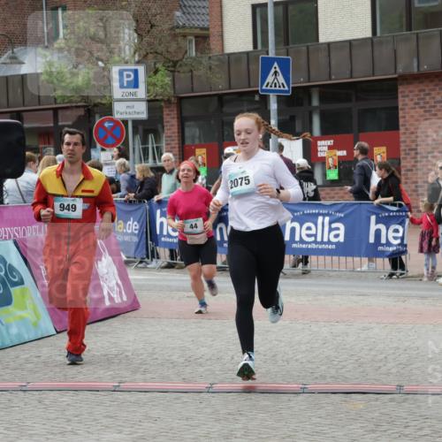 10.05.2026 - 8. Wedeler Halbmarathon Yannick Fuchs http://msf.ph/oto/9716197 10.05.2026 11:35:12 Ziel 44, 949, 2075 meine-sportfotos.de