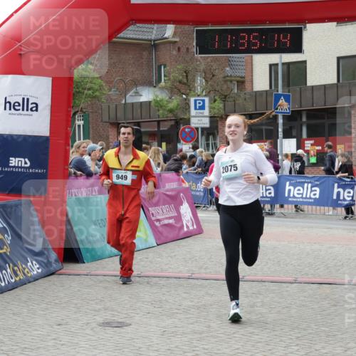10.05.2026 - 8. Wedeler Halbmarathon Yannick Fuchs http://msf.ph/oto/9716202 10.05.2026 11:35:12 Ziel 44, 949, 2075 meine-sportfotos.de