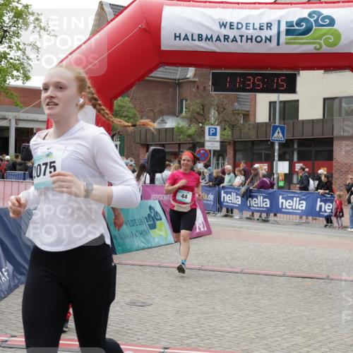 10.05.2026 - 8. Wedeler Halbmarathon Yannick Fuchs http://msf.ph/oto/9716207 10.05.2026 11:35:14 Ziel 44, 949, 2075 meine-sportfotos.de