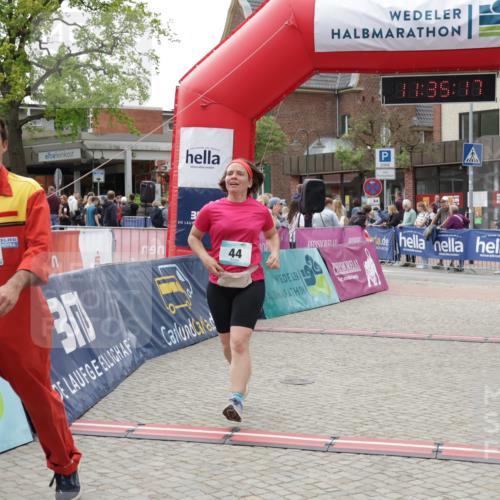 10.05.2026 - 8. Wedeler Halbmarathon Yannick Fuchs http://msf.ph/oto/9716214 10.05.2026 11:35:15 Ziel 44, 334, 949, 2075 meine-sportfotos.de