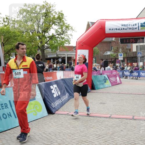 10.05.2026 - 8. Wedeler Halbmarathon Yannick Fuchs http://msf.ph/oto/9716216 10.05.2026 11:35:16 Ziel 44, 334, 949, 2075 meine-sportfotos.de