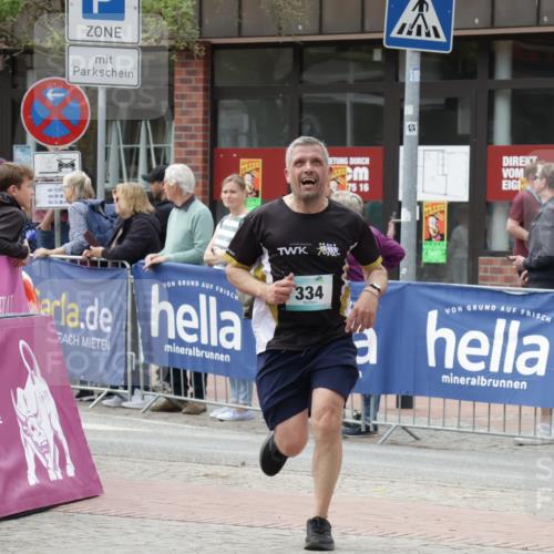 10.05.2026 - 8. Wedeler Halbmarathon Yannick Fuchs http://msf.ph/oto/9716220 10.05.2026 11:35:18 Ziel 44, 334, 949, 2075 meine-sportfotos.de