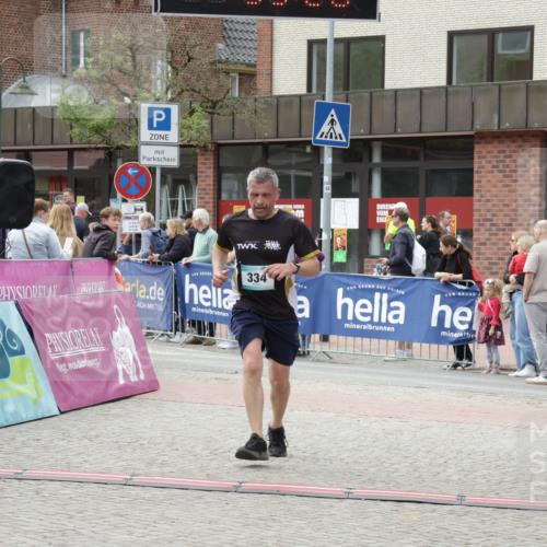10.05.2026 - 8. Wedeler Halbmarathon Yannick Fuchs http://msf.ph/oto/9716225 10.05.2026 11:35:19 Ziel 44, 334 meine-sportfotos.de