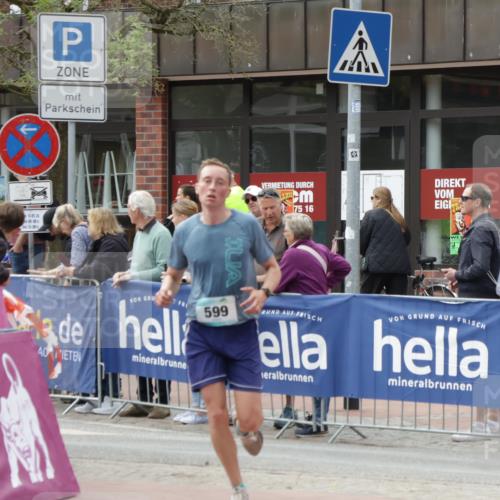 10.05.2026 - 8. Wedeler Halbmarathon Yannick Fuchs http://msf.ph/oto/9716235 10.05.2026 11:35:23 Ziel 334, 599 meine-sportfotos.de