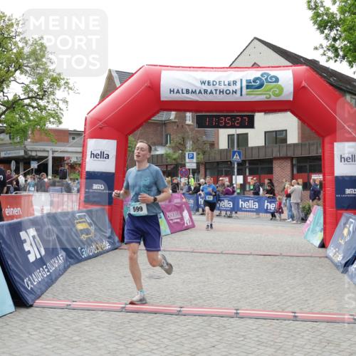 10.05.2026 - 8. Wedeler Halbmarathon Yannick Fuchs http://msf.ph/oto/9716245 10.05.2026 11:35:26 Ziel 599, 971, 2160 meine-sportfotos.de