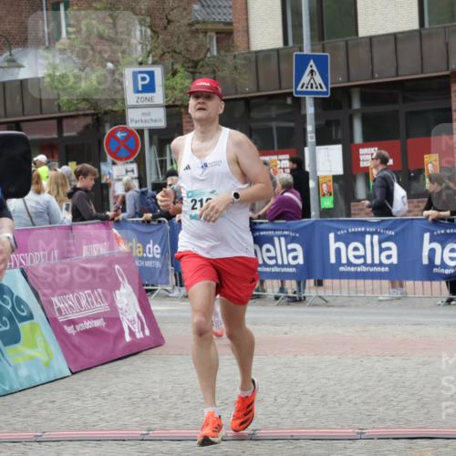 10.05.2026 - 8. Wedeler Halbmarathon Yannick Fuchs http://msf.ph/oto/9716257 10.05.2026 11:35:30 Ziel 599, 785, 971, 2160 meine-sportfotos.de