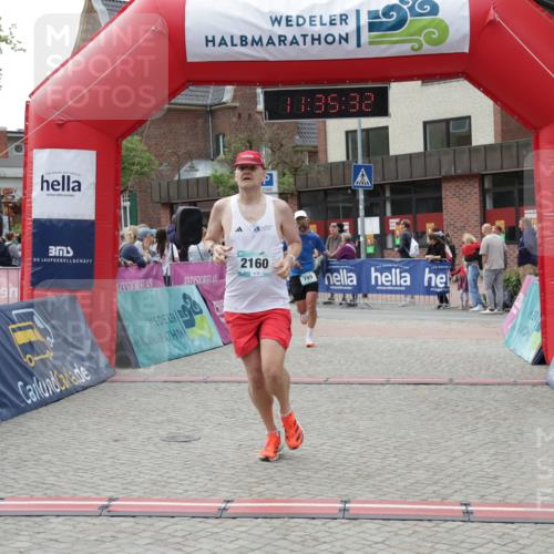 10.05.2026 - 8. Wedeler Halbmarathon Yannick Fuchs http://msf.ph/oto/9716263 10.05.2026 11:35:31 Ziel 705, 706, 785, 971, 2160 meine-sportfotos.de