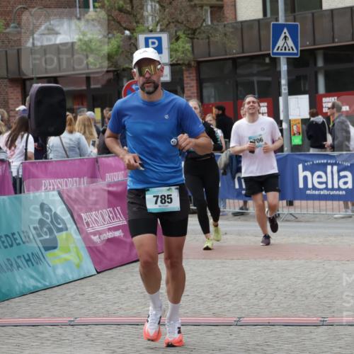 10.05.2026 - 8. Wedeler Halbmarathon Yannick Fuchs http://msf.ph/oto/9716269 10.05.2026 11:35:32 Ziel 705, 706, 785, 971, 2160 meine-sportfotos.de