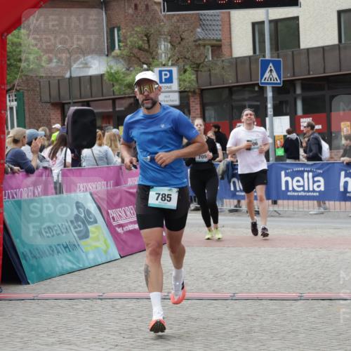 10.05.2026 - 8. Wedeler Halbmarathon Yannick Fuchs http://msf.ph/oto/9716270 10.05.2026 11:35:33 Ziel 705, 706, 785, 971, 2160 meine-sportfotos.de