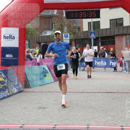 10.05.2026 - 8. Wedeler Halbmarathon Yannick Fuchs http://msf.ph/oto/9716272 10.05.2026 11:35:33 Ziel 705, 706, 785, 971, 2160 meine-sportfotos.de