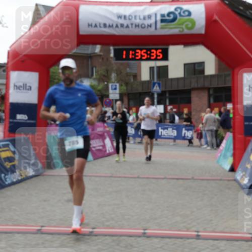 10.05.2026 - 8. Wedeler Halbmarathon Yannick Fuchs http://msf.ph/oto/9716277 10.05.2026 11:35:34 Ziel 705, 706, 727, 785, 971, 2160 meine-sportfotos.de