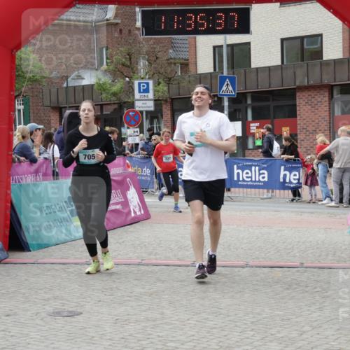 10.05.2026 - 8. Wedeler Halbmarathon Yannick Fuchs http://msf.ph/oto/9716283 10.05.2026 11:35:35 Ziel 705, 706, 727, 785, 2160 meine-sportfotos.de