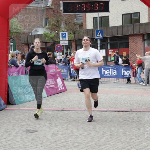 10.05.2026 - 8. Wedeler Halbmarathon Yannick Fuchs http://msf.ph/oto/9716284 10.05.2026 11:35:35 Ziel 705, 706, 727, 785, 2160 meine-sportfotos.de