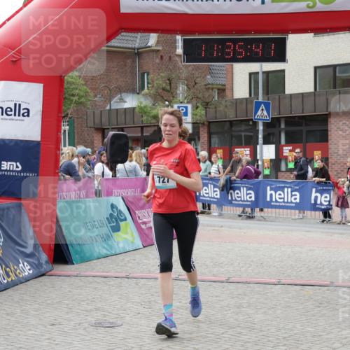 10.05.2026 - 8. Wedeler Halbmarathon Yannick Fuchs http://msf.ph/oto/9716296 10.05.2026 11:35:39 Ziel 705, 706, 727 meine-sportfotos.de