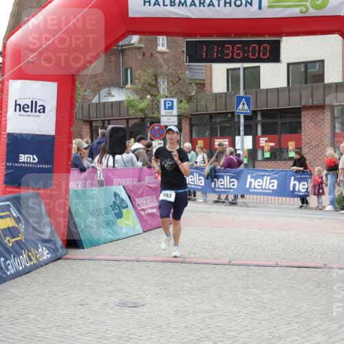 10.05.2026 - 8. Wedeler Halbmarathon Yannick Fuchs http://msf.ph/oto/9716310 10.05.2026 11:35:58 Ziel 393, 898 meine-sportfotos.de