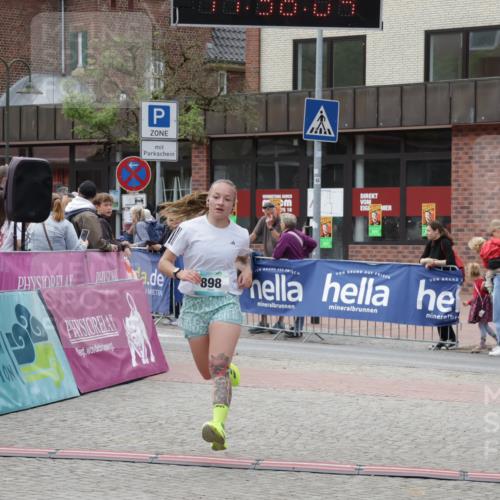 10.05.2026 - 8. Wedeler Halbmarathon Yannick Fuchs http://msf.ph/oto/9716324 10.05.2026 11:36:02 Ziel 393, 898 meine-sportfotos.de