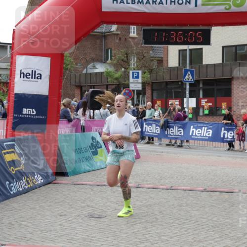 10.05.2026 - 8. Wedeler Halbmarathon Yannick Fuchs http://msf.ph/oto/9716328 10.05.2026 11:36:03 Ziel 393, 898 meine-sportfotos.de
