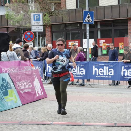 10.05.2026 - 8. Wedeler Halbmarathon Yannick Fuchs http://msf.ph/oto/9716338 10.05.2026 11:36:11 Ziel 2005 meine-sportfotos.de
