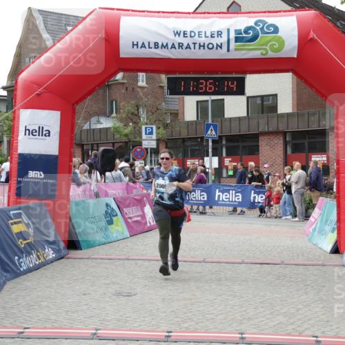10.05.2026 - 8. Wedeler Halbmarathon Yannick Fuchs http://msf.ph/oto/9716345 10.05.2026 11:36:12 Ziel 2005 meine-sportfotos.de