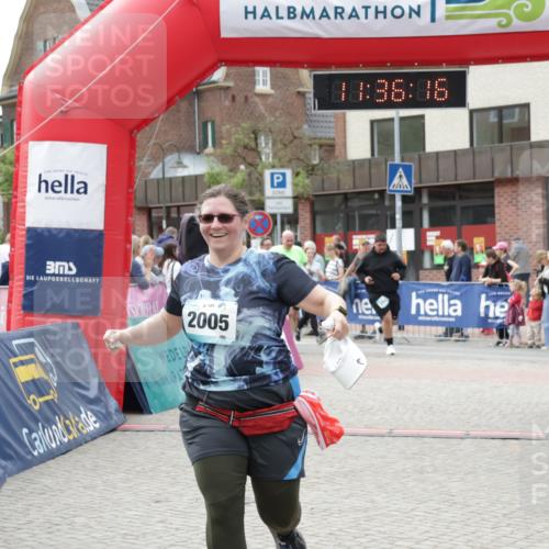 10.05.2026 - 8. Wedeler Halbmarathon Yannick Fuchs http://msf.ph/oto/9716349 10.05.2026 11:36:14 Ziel 730, 792, 2005, 2006, 2042 meine-sportfotos.de