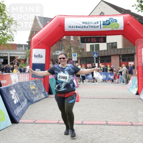 10.05.2026 - 8. Wedeler Halbmarathon Yannick Fuchs http://msf.ph/oto/9716350 10.05.2026 11:36:14 Ziel 730, 792, 2005, 2006, 2042 meine-sportfotos.de