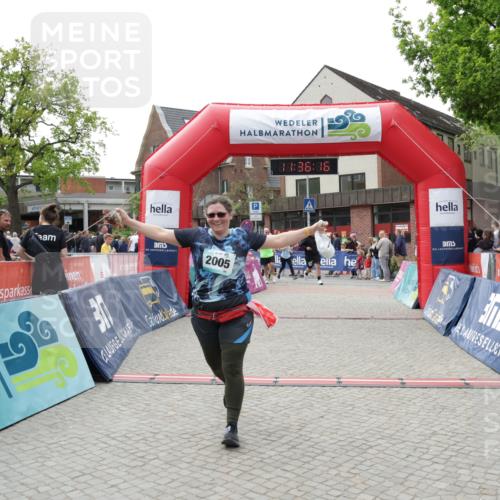 10.05.2026 - 8. Wedeler Halbmarathon Yannick Fuchs http://msf.ph/oto/9716351 10.05.2026 11:36:14 Ziel 730, 792, 2005, 2006, 2042 meine-sportfotos.de