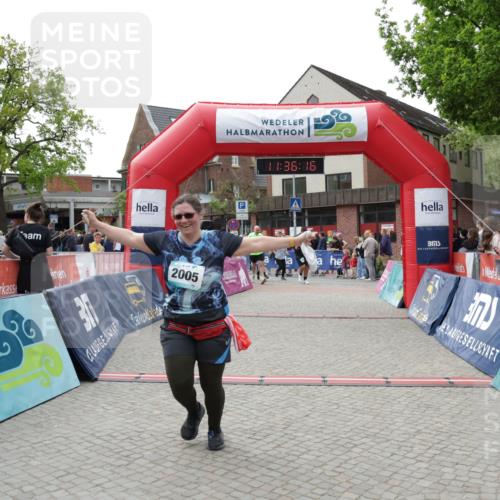 10.05.2026 - 8. Wedeler Halbmarathon Yannick Fuchs http://msf.ph/oto/9716352 10.05.2026 11:36:14 Ziel 730, 792, 2005, 2006, 2042 meine-sportfotos.de