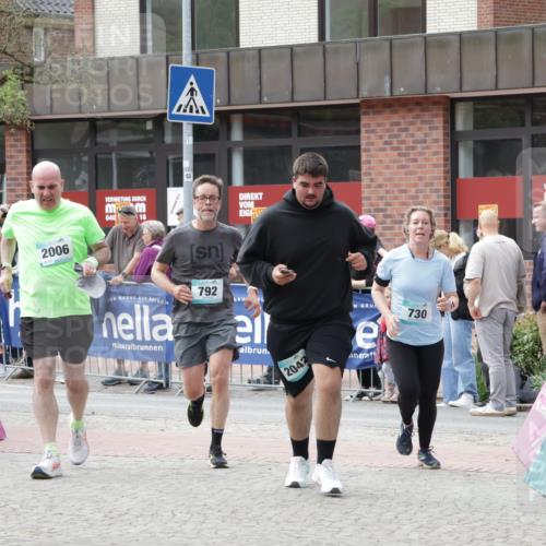 10.05.2026 - 8. Wedeler Halbmarathon Yannick Fuchs http://msf.ph/oto/9716356 10.05.2026 11:36:16 Ziel 730, 792, 2005, 2006, 2042 meine-sportfotos.de