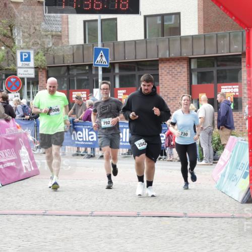 10.05.2026 - 8. Wedeler Halbmarathon Yannick Fuchs http://msf.ph/oto/9716358 10.05.2026 11:36:17 Ziel 730, 792, 2005, 2006, 2042 meine-sportfotos.de
