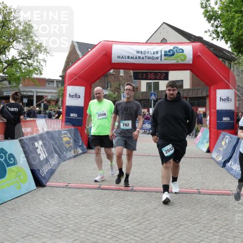 10.05.2026 - 8. Wedeler Halbmarathon Yannick Fuchs http://msf.ph/oto/9716378 10.05.2026 11:36:21 Ziel 154, 730, 792, 2006, 2042 meine-sportfotos.de