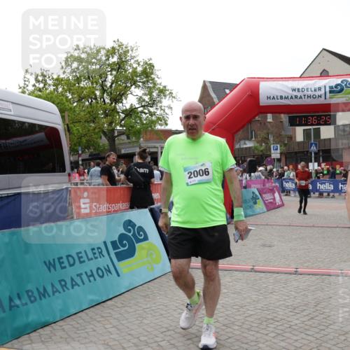 10.05.2026 - 8. Wedeler Halbmarathon Yannick Fuchs http://msf.ph/oto/9716383 10.05.2026 11:36:24 Ziel 154, 730, 792, 2006, 2042 meine-sportfotos.de