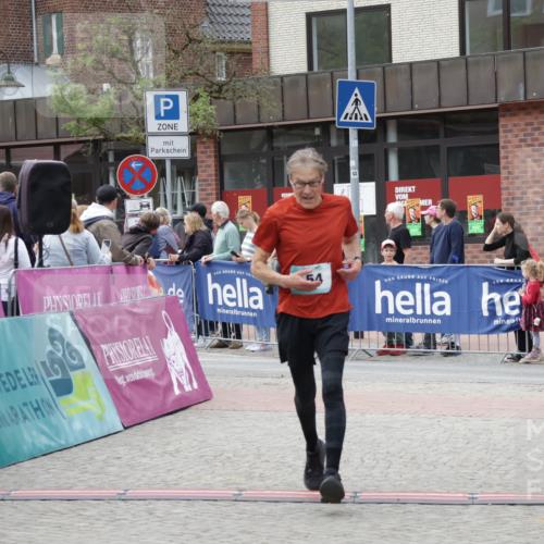 10.05.2026 - 8. Wedeler Halbmarathon Yannick Fuchs http://msf.ph/oto/9716384 10.05.2026 11:36:25 Ziel 154 meine-sportfotos.de