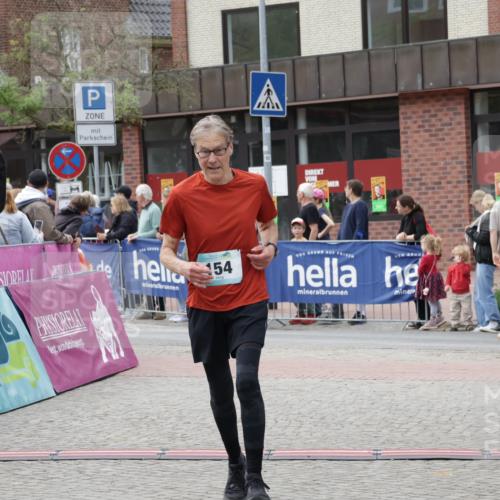 10.05.2026 - 8. Wedeler Halbmarathon Yannick Fuchs http://msf.ph/oto/9716386 10.05.2026 11:36:26 Ziel 154 meine-sportfotos.de