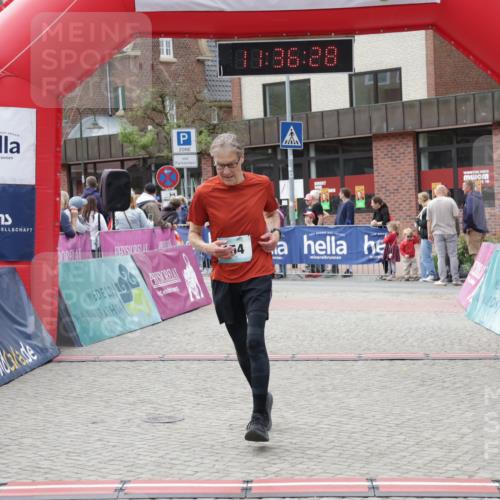 10.05.2026 - 8. Wedeler Halbmarathon Yannick Fuchs http://msf.ph/oto/9716391 10.05.2026 11:36:26 Ziel 154 meine-sportfotos.de