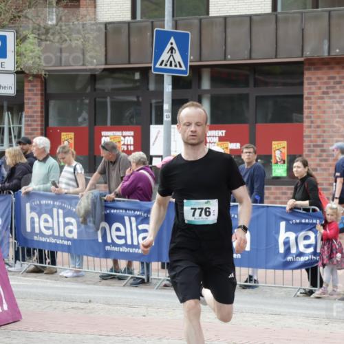 10.05.2026 - 8. Wedeler Halbmarathon Yannick Fuchs http://msf.ph/oto/9716398 10.05.2026 11:36:31 Ziel 154, 776 meine-sportfotos.de