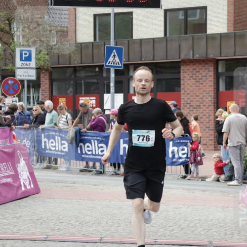 10.05.2026 - 8. Wedeler Halbmarathon Yannick Fuchs http://msf.ph/oto/9716402 10.05.2026 11:36:32 Ziel 776 meine-sportfotos.de