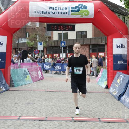 10.05.2026 - 8. Wedeler Halbmarathon Yannick Fuchs http://msf.ph/oto/9716406 10.05.2026 11:36:32 Ziel 776 meine-sportfotos.de