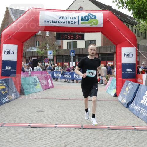 10.05.2026 - 8. Wedeler Halbmarathon Yannick Fuchs http://msf.ph/oto/9716407 10.05.2026 11:36:32 Ziel 776 meine-sportfotos.de