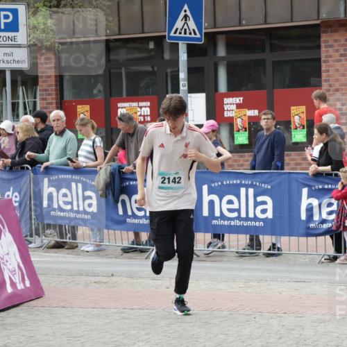 10.05.2026 - 8. Wedeler Halbmarathon Yannick Fuchs http://msf.ph/oto/9716415 10.05.2026 11:36:41 Ziel 2142 meine-sportfotos.de
