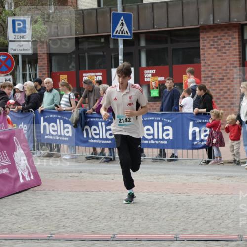 10.05.2026 - 8. Wedeler Halbmarathon Yannick Fuchs http://msf.ph/oto/9716417 10.05.2026 11:36:41 Ziel 2142 meine-sportfotos.de