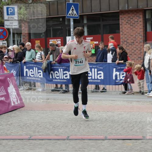10.05.2026 - 8. Wedeler Halbmarathon Yannick Fuchs http://msf.ph/oto/9716418 10.05.2026 11:36:41 Ziel 2142 meine-sportfotos.de