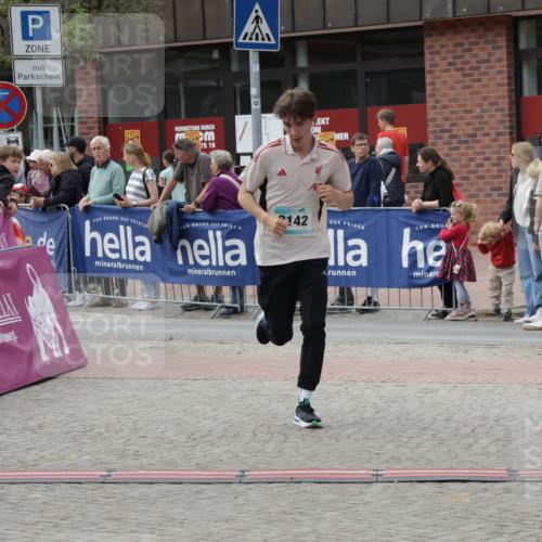 10.05.2026 - 8. Wedeler Halbmarathon Yannick Fuchs http://msf.ph/oto/9716419 10.05.2026 11:36:41 Ziel 2142 meine-sportfotos.de