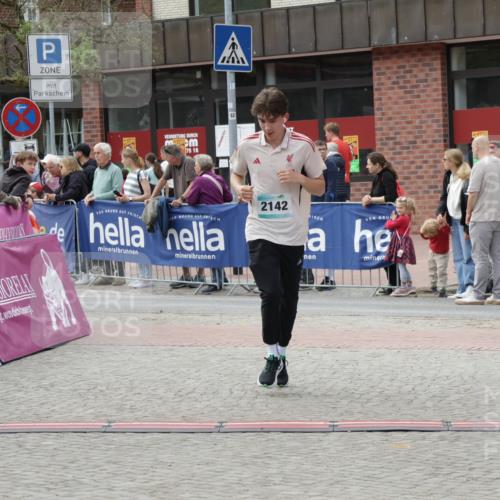 10.05.2026 - 8. Wedeler Halbmarathon Yannick Fuchs http://msf.ph/oto/9716420 10.05.2026 11:36:41 Ziel 2142 meine-sportfotos.de