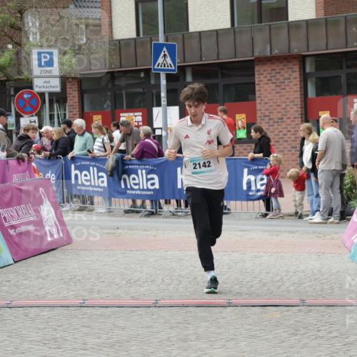 10.05.2026 - 8. Wedeler Halbmarathon Yannick Fuchs http://msf.ph/oto/9716421 10.05.2026 11:36:42 Ziel 2142 meine-sportfotos.de