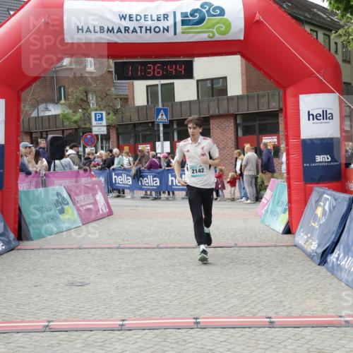 10.05.2026 - 8. Wedeler Halbmarathon Yannick Fuchs http://msf.ph/oto/9716425 10.05.2026 11:36:42 Ziel 2142 meine-sportfotos.de