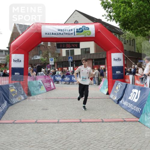 10.05.2026 - 8. Wedeler Halbmarathon Yannick Fuchs http://msf.ph/oto/9716428 10.05.2026 11:36:43 Ziel 2142 meine-sportfotos.de