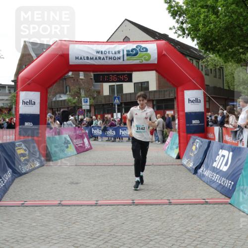 10.05.2026 - 8. Wedeler Halbmarathon Yannick Fuchs http://msf.ph/oto/9716429 10.05.2026 11:36:43 Ziel 2142 meine-sportfotos.de